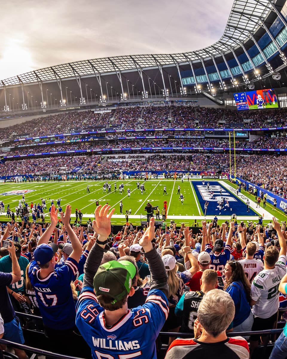 OLE_NFL_LONDON2023_1008_095357-4371_ALIVECOVERAGE-2